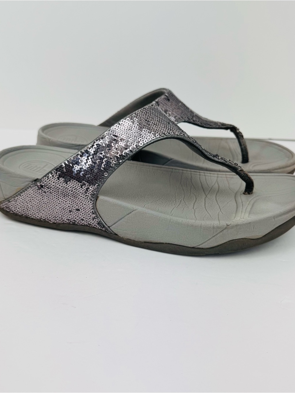 FitFlop Electra sandals. Shimmering pewter sequined strap. Size 9.